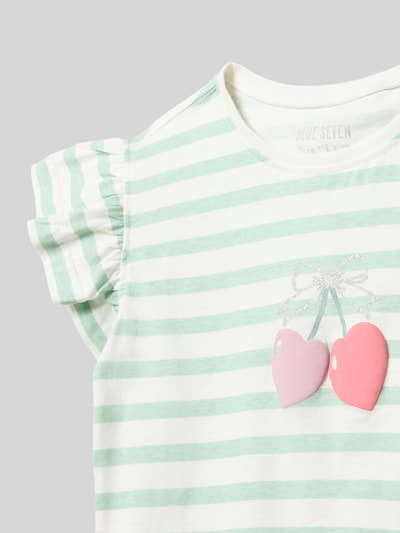 Produktfoto, T-Shirt mit Schmetterlingsärmeln und Motiv-Print von Blue Seven, weiße und grüne Streifen, reine Baumwolle, Herzmotiv vorn