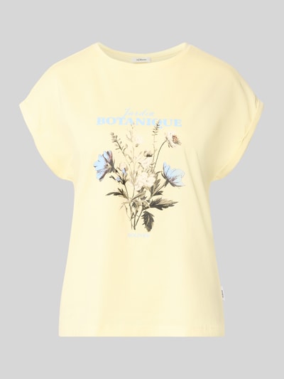 Productfoto, Relaxed Fit T-Shirt aus reiner Baumwolle van s.Oliver RED LABEL in effen lichtgeel met ronde hals, korte mouwen met omslag, frontprint en label print, gemaakt van puur katoen.