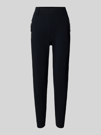 Produktfoto, schwarze Stoffhose in 7/8-Länge mit Stretch-Anteil Modell 'NATINA' von Raffaello Rossi, elastischer Bund, Reißverschlusstaschen, körpernahe Passform, glatte Struktur vor grauem Hintergrund