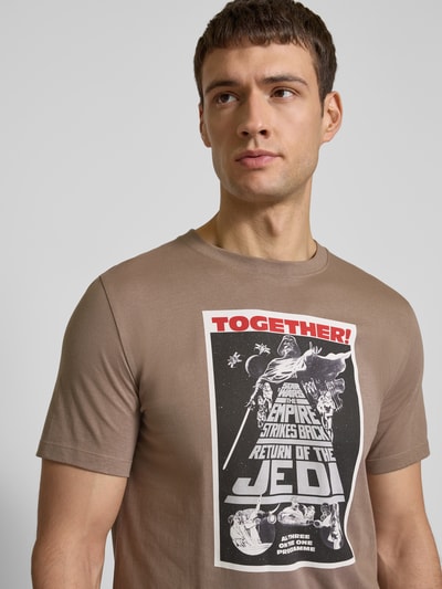 s.Oliver RED LABEL Regular Fit T-Shirt aus Baumwolle mit Starwars®-Print Hellbraun 3