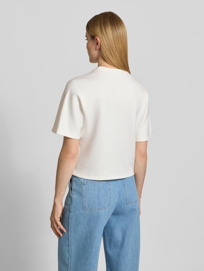 Frauenmodel trägt Damen T-Shirt von MSCH Copenhagen, Relaxed-Fit, Rundhalsausschnitt, Halbarm, Modell 'Maelee', Rückenlänge 53 cm, Ganzkörperansicht Rückansicht.