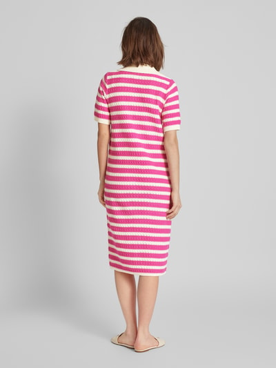 YAS Knielanges Häkelkleid mit Streifenmuster Modell 'CROC' Pink 5