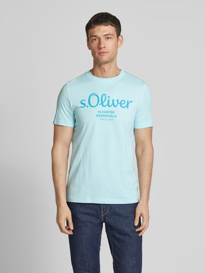 s.Oliver RED LABEL Regular Fit T-Shirt aus reiner Baumwolle mit großem Label Print Sky 4