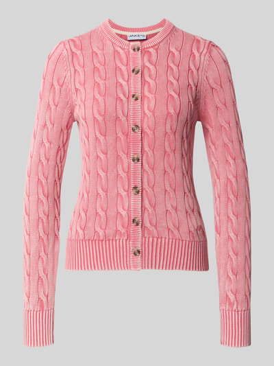 Produktfoto, Relaxed Fit Strickjacke aus reiner Baumwolle von Jake*s Casual in Rosa mit auffälligem Zopfmuster und Rippenbündchen.