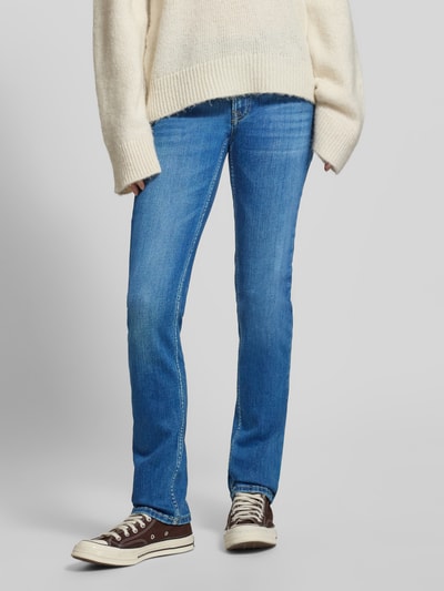 Vrouwenmodel draagt Skinny Fit Jeans aus Baumwoll-Mix Modell 'VENUS' van Pepe Jeans, denim, uni, low waist, 5-pocket, vooraanzicht.