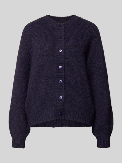 Produktfoto, Strickjacke mit Rundhalsausschnitt Modell 'Luisa' von FREE/QUENT, Regular Fit im Woll-Materialmix, dunkles Lila, strukturierte Oberfläche, Knopfleiste, sichtbar gerippte Bündchen, Damenmode