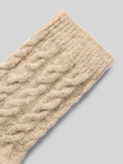 Produktfoto, Socken mit Zopfmuster Modell 'Cosy' von camano, beige Farbe, elastisches Rippbündchen, weiche Struktur, Label-Detail
