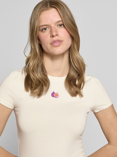REVIEW Slim Fit T-Shirt mit Motiv-Stitching  Offwhite 3