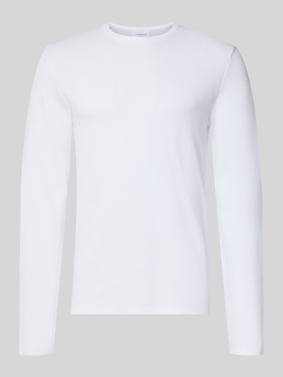 Produktfoto, weißes Regular Fit Longsleeve aus reiner Baumwolle Modell 'Basic' von Lindbergh, Rundhalsausschnitt, für Herren