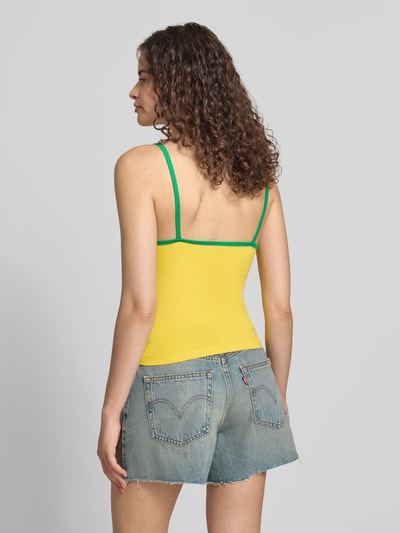 GUESS Jeans Slim Fit Top mit Statement-Print GELB 5