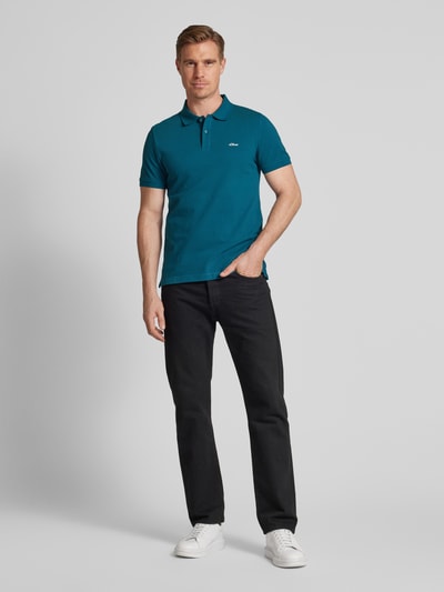 s.Oliver RED LABEL Regular Fit Poloshirt aus Baumwoll-Piqué mit Label-Stitching Petrol 1