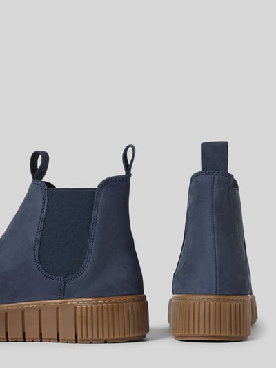 Produktfoto, Chelsea Boots aus echtem Rindsleder von Tamaris in Dunkelblau, genarbtes Leder, flache Sohle, Logo-Detail, leicht profiliert
