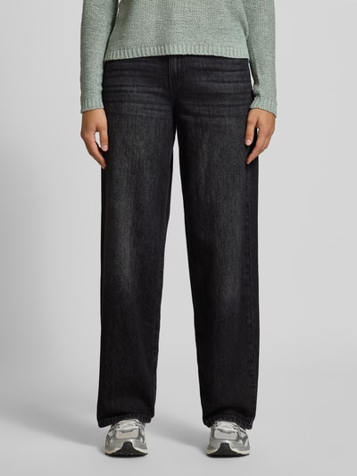Vrouwenmodel draagt Loose Fit Jeans aus reiner Baumwolle Modell 'TOLEDO' van ONLY, dames wide & loose fit jeans, donkere katoendenim, voorkant, detailopname