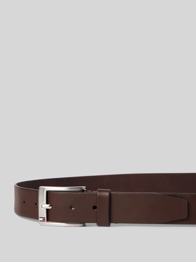 Produktfoto, New Aly Ledergürtel von Tommy Hilfiger aus Echtleder mit grober Narbung, Dornschließe mit Logo-Print, Gürtelbreite: 3,5 cm.