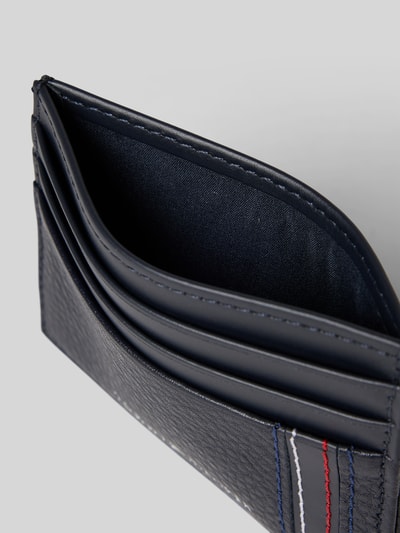 Produktfoto, Kartenetui aus echtem Rindsleder von Tommy Hilfiger in Optik: Unifarben mit Kartenfächern, Label-Print und Kontrast-Nähten, genarbte Nappaleder-Textur