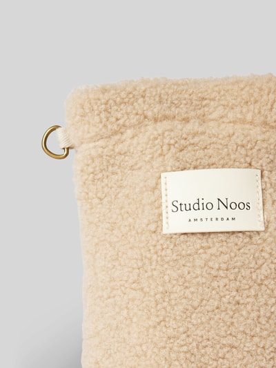 STUDIO NOOS Phone Bag mit Label-Patch Ecru 2