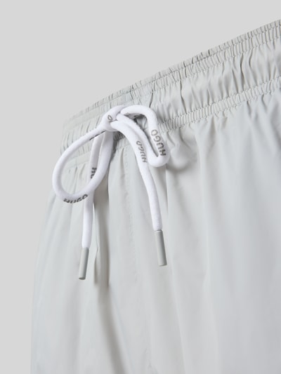 HUGO Badeshorts mit Label Print Modell 'HAITI' Mittelgrau 2