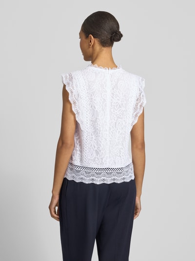 Kobiece modelka nosi Regular Fit Blusenshirt mit Baumwoll-Anteil von s.Oliver BLACK LABEL, efekt: jednolity kolor, haft, mieszanka materiałów z bawełną, krój regular fit, bez kołnierza, abstrakcyjny wzór, okrągły dekolt, wszyty zamek błyskawiczny, całkowity widok z tyłu