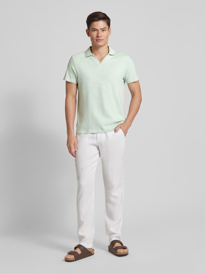 MCNEAL Regular Fit Poloshirt mit V-Ausschnitt Helltuerkis 1