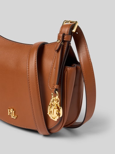 Produktfoto, Umhängetasche mit Logo-Detail von Lauren Ralph Lauren aus glattem, einfarbigem, echten Rindsleder in Ovallform, goldene Applikationen, Magnetverschluss, główna komora, wewnętrzna kieszeń, pasek na ramię