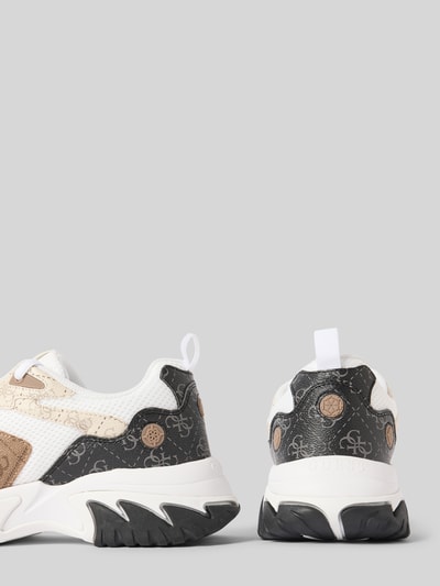 Produktfoto, Sneaker mit Schnürverschluss von Guess aus Material-Mix mit abgerundeter Spitze, Label-Detail, strukturierte Sohle, Absatzhöhe 7 cm, Schafthöhe 7 cm, Schaftweite 7 cm, in Schwarz, Weiß und Beige.