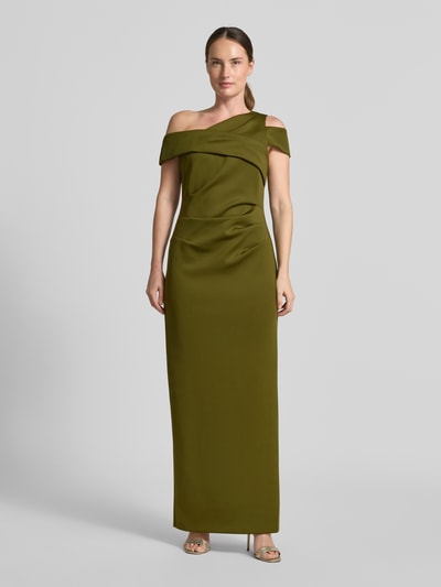 Vrouwenmodel draagt Maxikleid met Raffungen van Adrianna Papell in olijfgroen, elastische materiaalmix, nauwsluitend, asymmetrisch off-shoulder-design, Ruglengte maat 36: 130 cm, Borstwijdte maat 36: 42 cm, Ganzkörperansicht van voren.