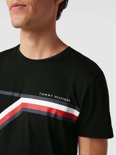 Tommy Hilfiger T-shirt z bawełny ekologicznej z nadrukiem z logo   Czarny 3