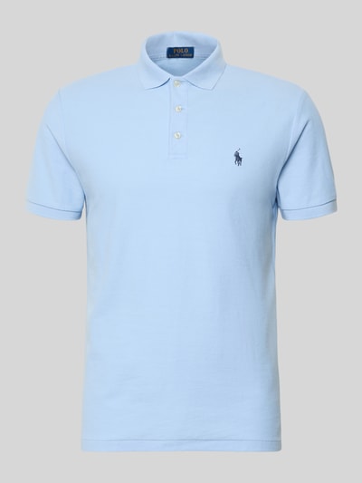 Productfoto, Slim Fit Poloshirt aus reiner Baumwolle van Polo Ralph Lauren in lichtblauw piqué met polokraag, korte knoopsluiting, logo-appliek, unikleurig, korte mouw, geribbelde zoom, zijslitsen, asymmetrisch, V-hals, katoen.