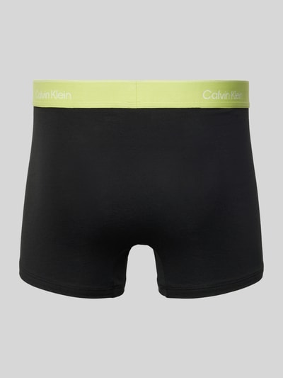 Produktfoto, Trunks mit Stretch-Anteil im 5er-Pack von Calvin Klein Underwear, Schwarz mit gelbem Elastischer-Logo-Bund, Baumwoll-Elasthan-Mix, eng anliegende Passform