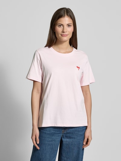 s.Oliver RED LABEL Relaxed Fit T-Shirt aus reiner Baumwolle mit Herz-Stickerei Rosa 4