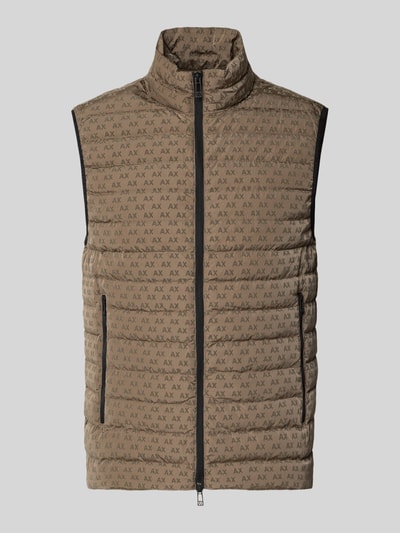 Produktfoto, Regular Fit Weste mit Entendaunen- und Federn Modell 'PIUMINO' von Armani Exchange in Braun mit Allover-Logo-Print, Zweiwege-Reißverschluss, Stehkragen, gesteppte Struktur, Rückenlänge 67 cm, Schulterbreite 46 cm, Brustweite 54 cm
