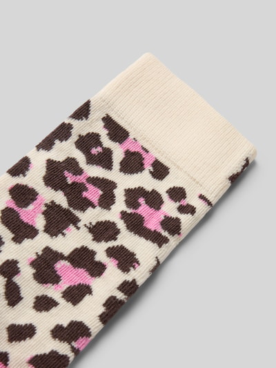 Produktfoto, Socken mit Label-Print von Happy Socks im Damen-Design, Baumwoll-Mix mit Stretch-Anteil, gerippter Abschluss, beige mit braun-rosa Leopardenmuster