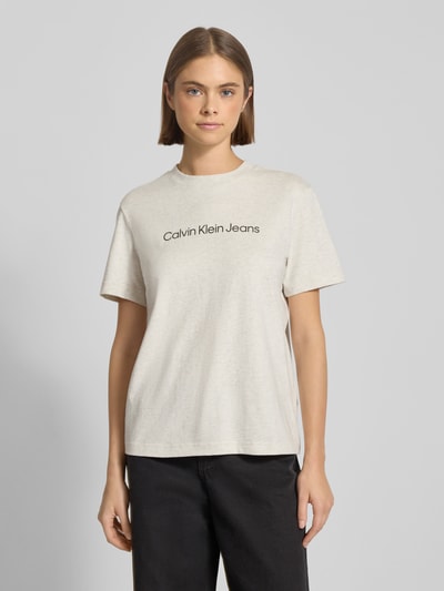 Calvin Klein Jeans T-Shirt mit Label-Print Ecru 4