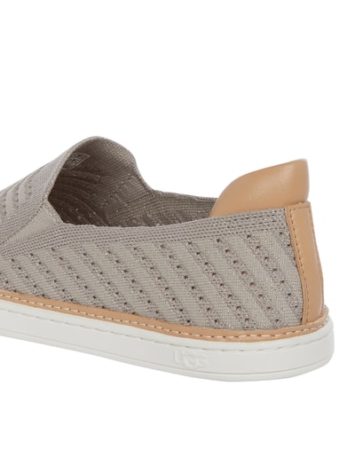 UGG Sneakersy wsuwane „Sammy Chevron” z tkaniny  Beżowy 2