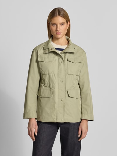 Frauenmodel trägt Regular Fit Parka aus Baumwoll-Mix von s.Oliver RED LABEL, Optik: Unifarben, Stehkragen, Pattentaschen, Ganzkörperansicht von vorne.