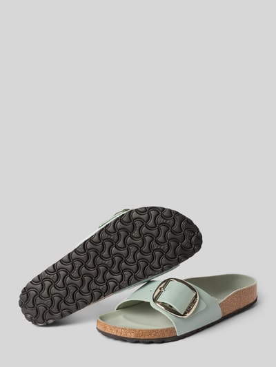 Produktfoto, Slides aus Leder mit Dornschließe Modell 'MADRID BIG BUCKLE' von Birkenstock, powlekane, zaokrąglony kształt, wytłaczane logo, profilowana podeszwa, wysokość obcasa: 4 cm w rozmiarze 40