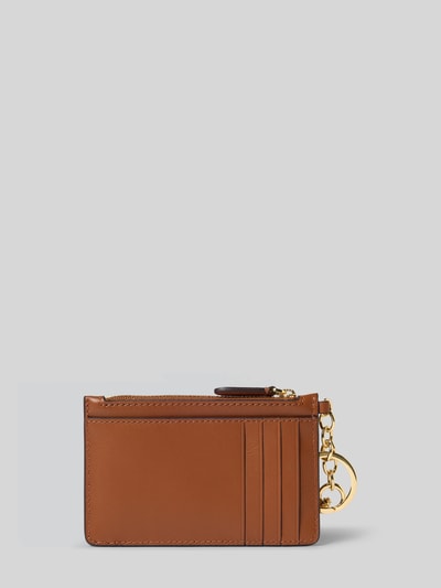 Produktfoto, Anhänger aus Leder mit Reißverschluss und Label-Applikation von Lauren Ralph Lauren, echtes Leder, Spaltring, Karabiner, braune Glattleder-Oberfläche