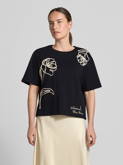 Vrouwenmodel draagt zwart boxy fit t-shirt uit puur katoen model 'SALA' van Weekend Max Mara met crèmekleurige bloemendetails, Dames t-shirt, Vooraanzicht bovenlichaam