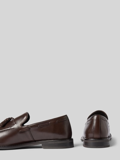 Produktfoto, brauner Loafer aus echtem Leder Modell 'Lozham' von Gant mit glatter Sohle, Zierbesatz und abgerundeter Passform.