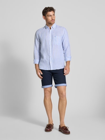 MCNEAL Slim Fit Shorts mit Gürtel Dunkelblau 1