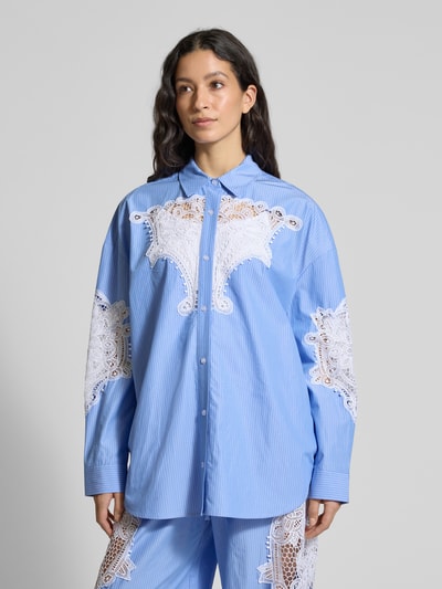 Essentiel Antwerp Oversized overhemdblouse met kant, model 'Hoofd' Lichtblauw - 4