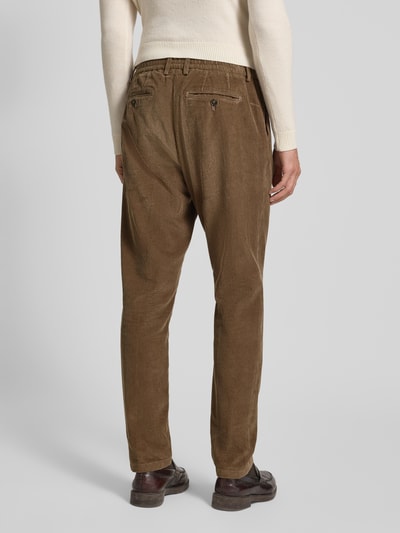 CRUNA Straight Fit Cordhose mit Bundfalten Modell 'Mitte' Taupe 5
