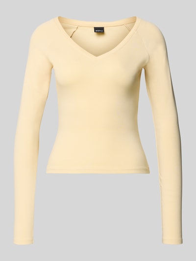 Produktfoto, Slim Fit Longsleeve mit V-Ausschnitt von Gina Tricot, beżowy, elastyczny bawełniany materiał, krój slim fit, długi rękaw, długość pleców w rozmiarze S: 48 cm