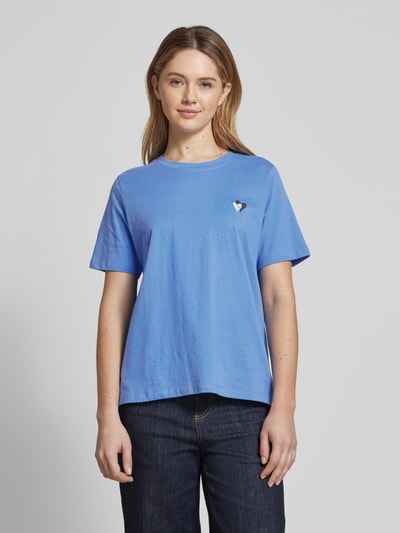 s.Oliver RED LABEL Relaxed Fit T-Shirt aus reiner Baumwolle mit Herz-Stickerei Blau 4