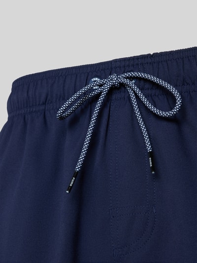 Produktfoto, Badehose mit Seitentaschen und Klettverschlusstasche hinten von PUMA in Dunkelblau, elastischer Bund, strukturierte Oberfläche