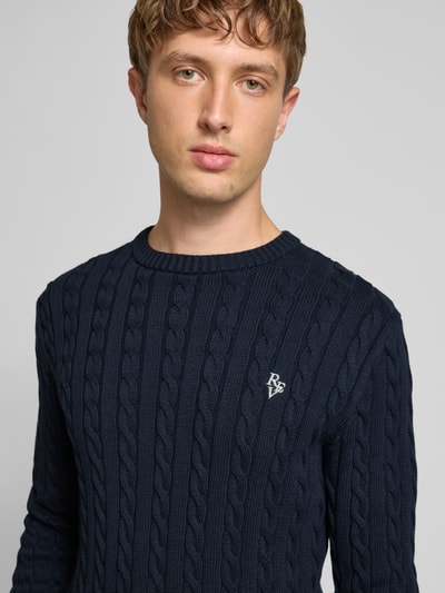 REVIEW Slim fit gebreide pullover met kabelpatroon Marineblauw - 3