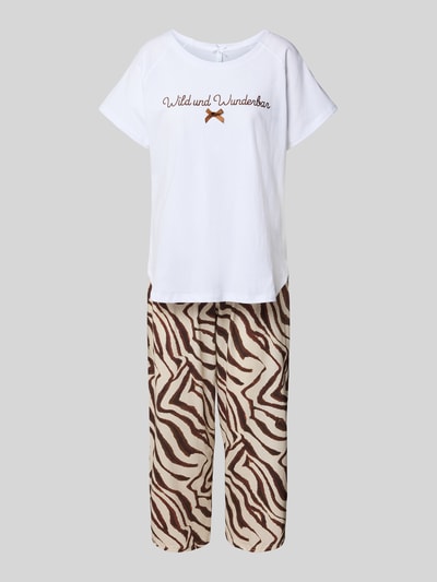 Frauenmodel trägt Pyjama mit Stitching Modell 'Wild und Wunderbar' von LOUIS & LOUISA aus Reiner Baumwolle im Relaxed-Fit, Ganzkörperansicht von vorne