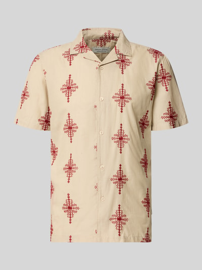 Produktfoto, Slim Fit Freizeithemd mit Stitchings Modell 'LEOPOLD' von Casual Friday, Reine Baumwolle, beige mit roten Stitchings, Reverskragen, Knopfleiste, für lässige Casual-Styles, Rückenlänge 72 cm, Schulterbreite 46 cm, Ärmellänge 25 cm, Größe M.