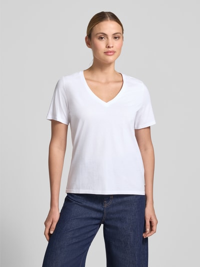 Kobiece model nosi Regular Fit T-Shirt aus reiner Baumwolle od Marc O'Polo, efekt: jednolity kolor, dekolt w serek, krótki rękaw, bawełna, widok całej sylwetki z przodu.