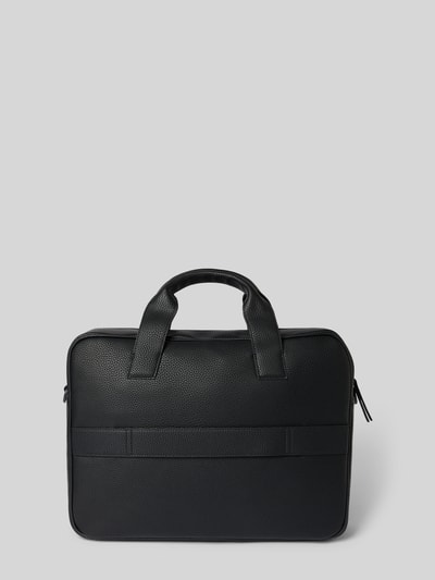 Produktfoto, Laptoptasche in Leder-Optik von Tommy Hilfiger in Schwarz mit kurzen Henkeln, abnehmbarem Schulterriemen, Außentasche mit Reißverschluss, zentralem Brand-Schriftzug und Logo-Motiv, Hauptfach mit Laptopfach und Innentaschen, Maße 40 cm Breite, 35 cm Länge, 10 cm Tiefe, 95 cm Schulterriemen, modisches und strapazierfähiges Material